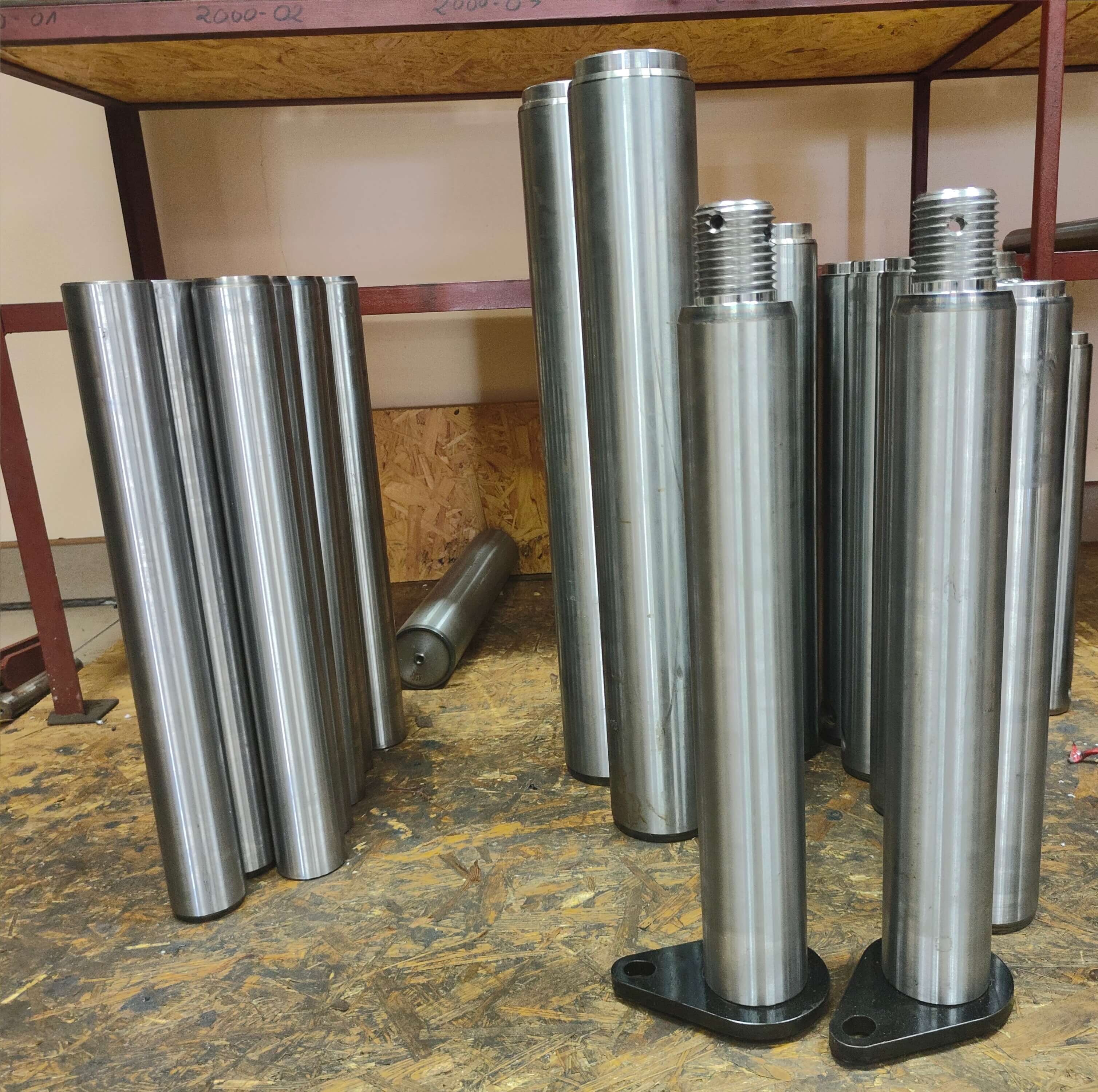 Sworznie gładkie i z gwintem do koparek